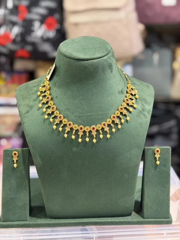 Esha_Gold_Tone_Floral_Necklace_Set_for_Women