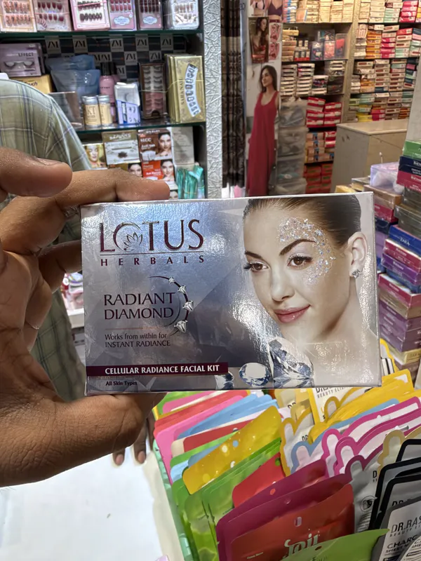 US_Herbals_Radiant_Diamond_Cellular_Radiance_Facial_Kit