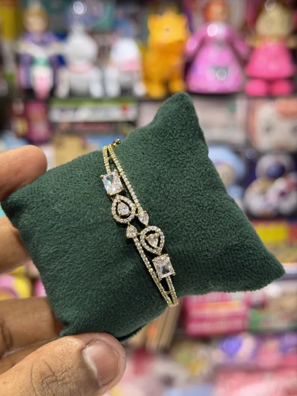 Manasi_Gold-Tone_Stone_Studded_Bracelet_for_Women