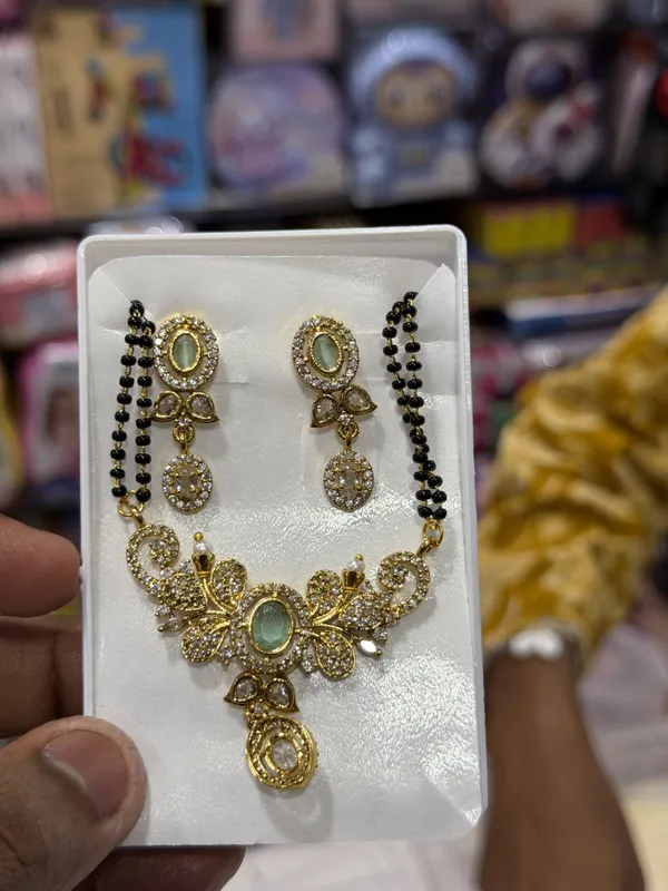 Jiya_Victorian_Gold_Tone_Stone_Studded_Mangalsutra_Set_for_Women