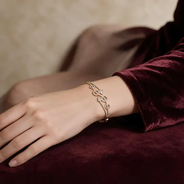 Jhanvi_Gold_Tone_Crystal_Link_Bracelet_For_Women