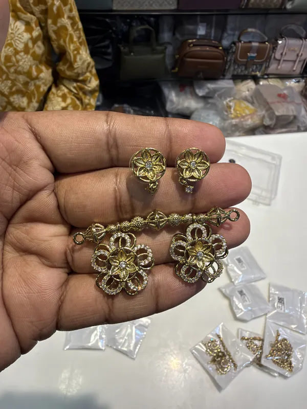 Mahi_Gold_Tone_Victorian_Kundan_Mangalsutra_and_Earrings_Set_for_Women