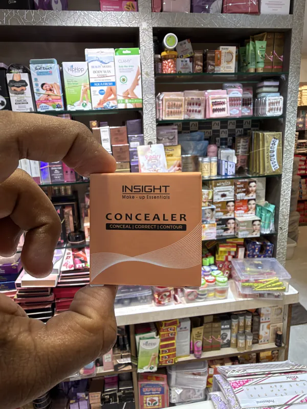 Insight_Cosmetics_Concealer_Correct_Contour