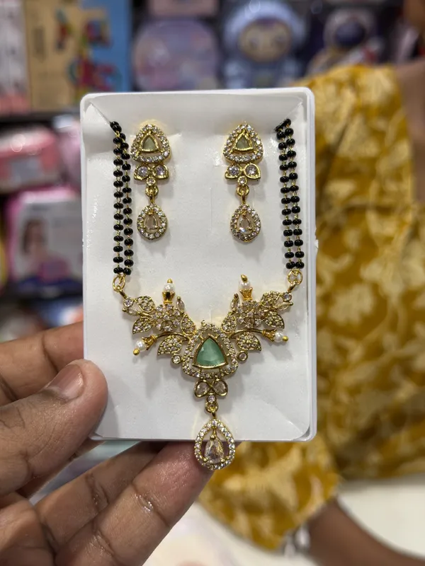 Sakshi_Victorian_Gold_Tone_Stone_Studded_Mangalsutra_Set_for_Women