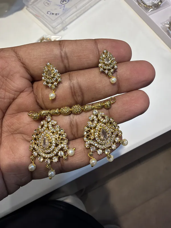 Ishita_Gold_Tone_Victorian_Kundan_Mangalsutra_and_Earrings_Set_for_Women