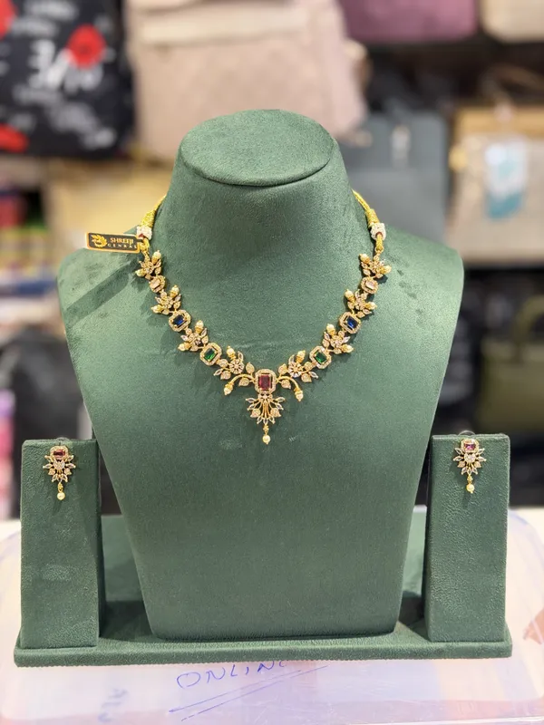 Kajal_Gold-Tone_Stone_Studded_Necklace_Set_for_Women