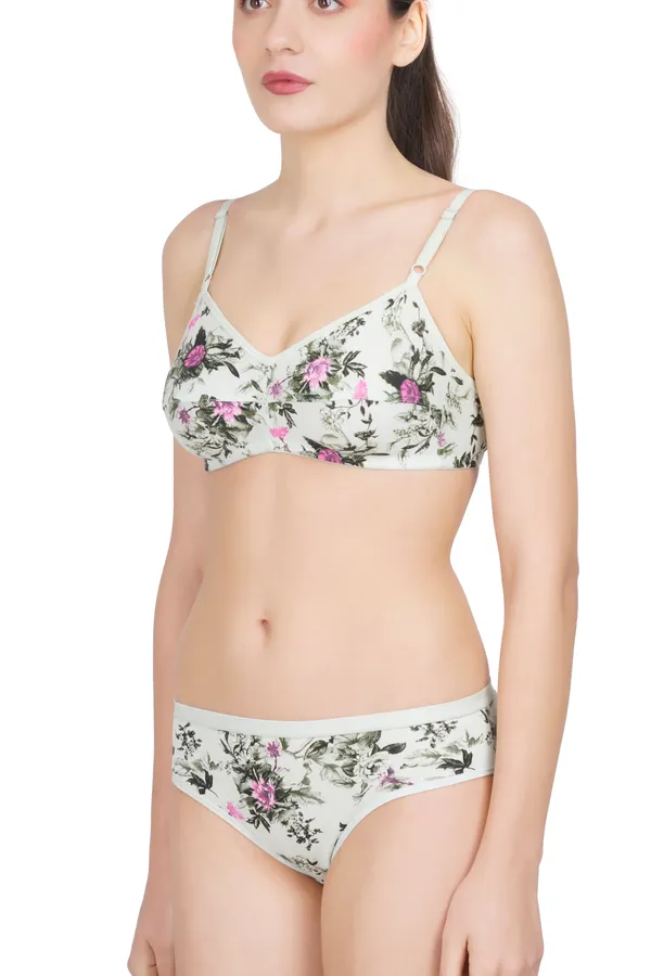 Cream_Pink_Frooty_Lingerie_Set_for_Women