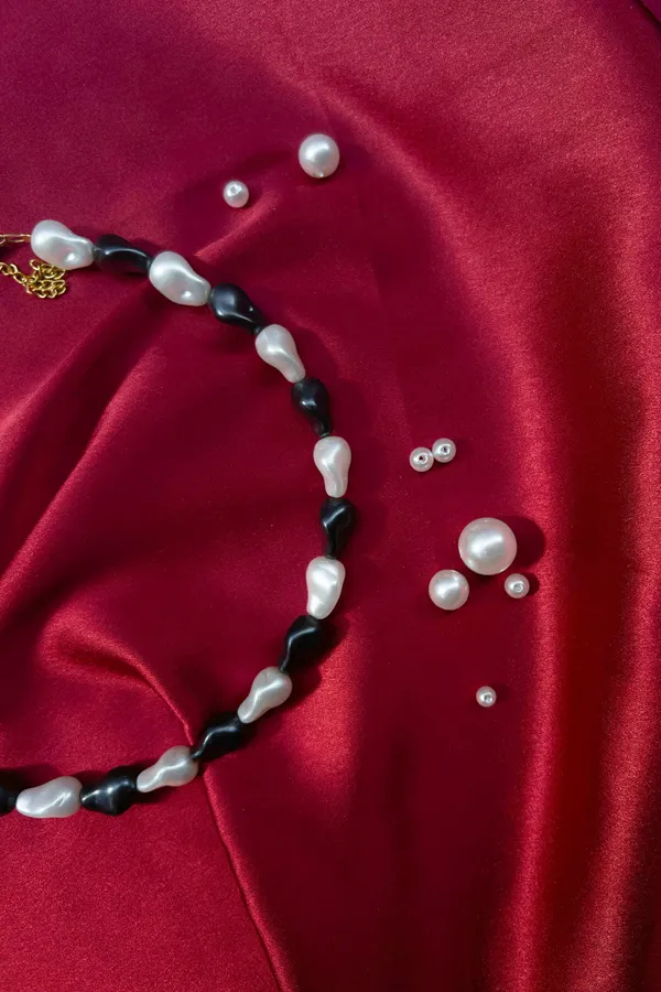 Baroque_Midnight_Necklace