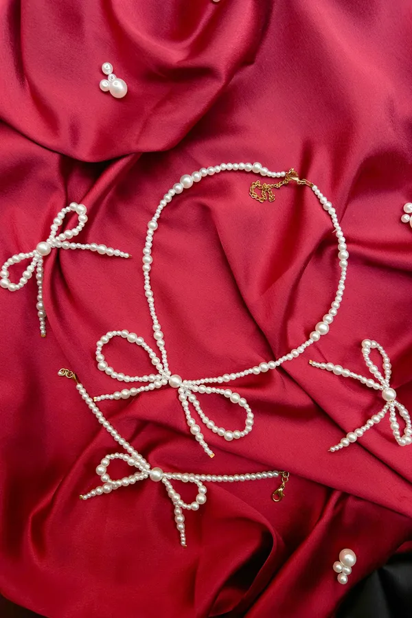 Pretty_In_Pearl_Bow_Set_With_Bracelet