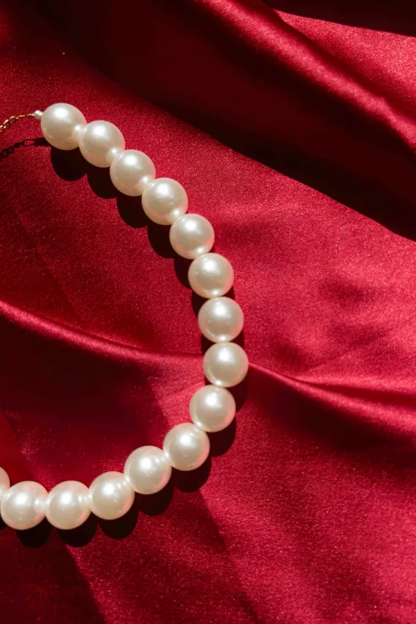 Royal_White_Necklace_16mm