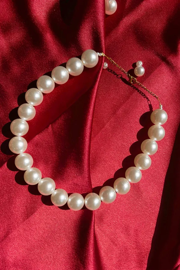 Royal_White_Necklace_16mm