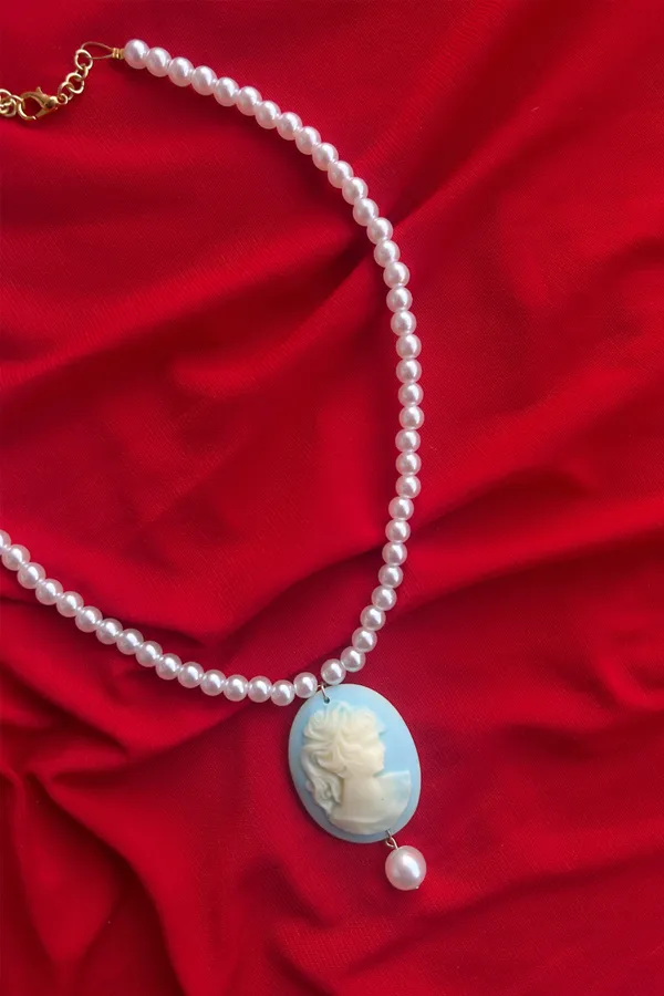 Celeste_Cameo_Pearl_Necklace