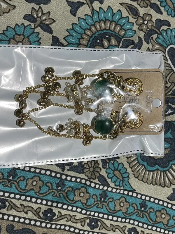 Green_Traditional_Dangle_Earrings_for_Women