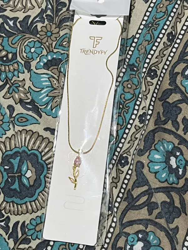 Gold-Tone_Floral_Pendant_Necklace_for_Women