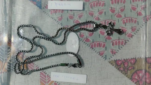 Black_Oval_Pendant_Necklace_for_Women