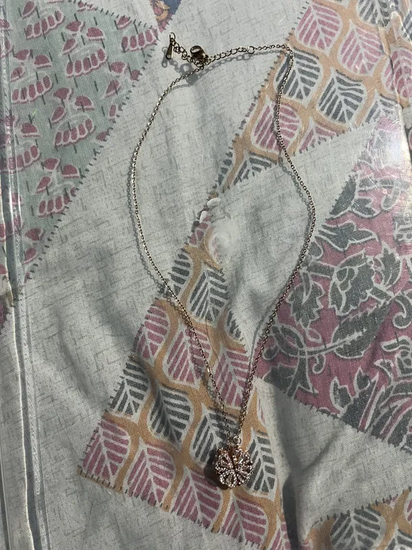 Silver_Tone_Floral_Pendant_Necklace_for_Women