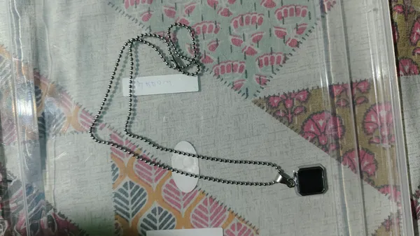 Black_Minimal_Square_Pendant_Necklace_for_Women