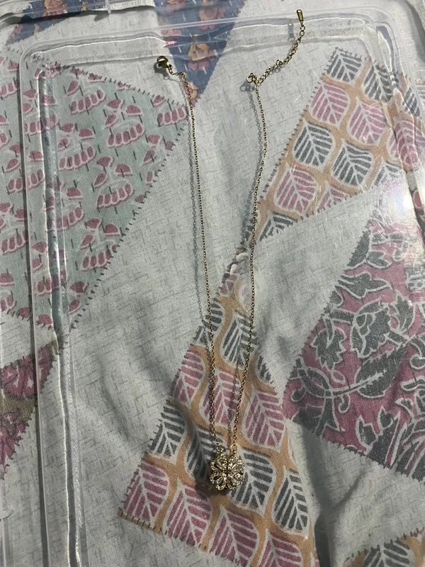 Gold_Tone_Pendant_Necklace_for_Women