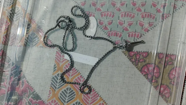 Black_Beaded_Pendant_Necklace_for_Women