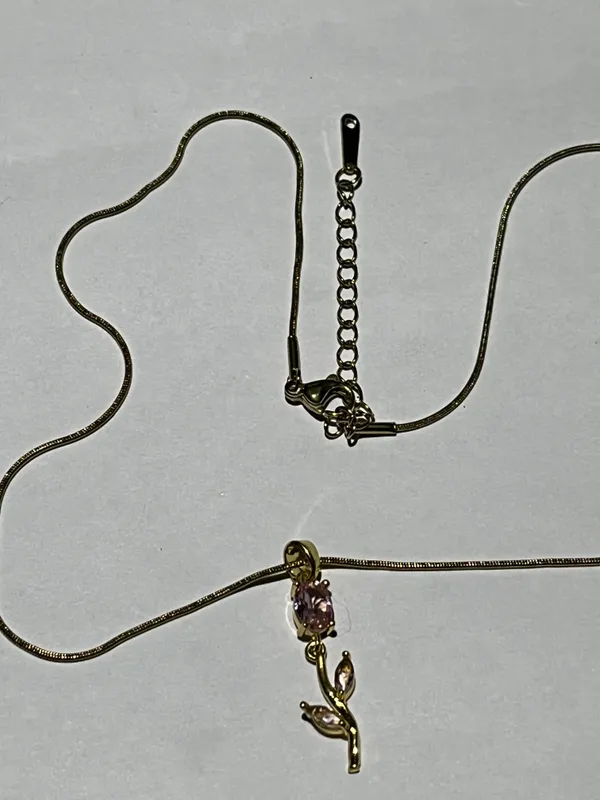 Gold_Tone_Leaf_Pendant_Necklace_for_Women