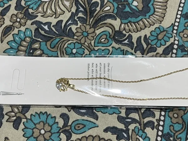 Silver_Tone_Floral_Pendant_Necklace_for_Women