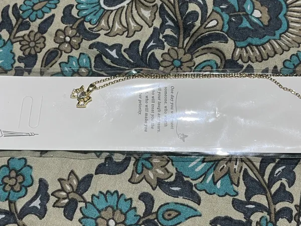 Gold_Tone_Pendant_Necklace_for_Women