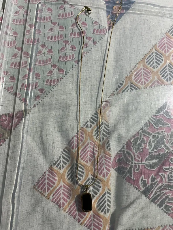 Black_Rectangular_Pendant_Necklace
