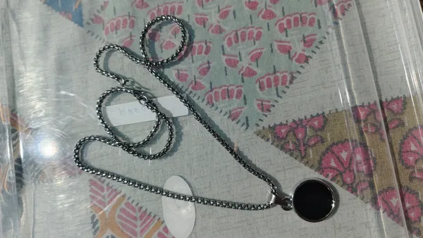 Black_Circular_Pendant_Necklace_for_Women