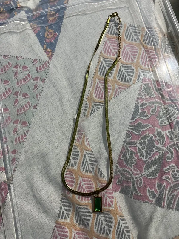 Gold_Tone_Green_Pendant_Necklace_for_Women