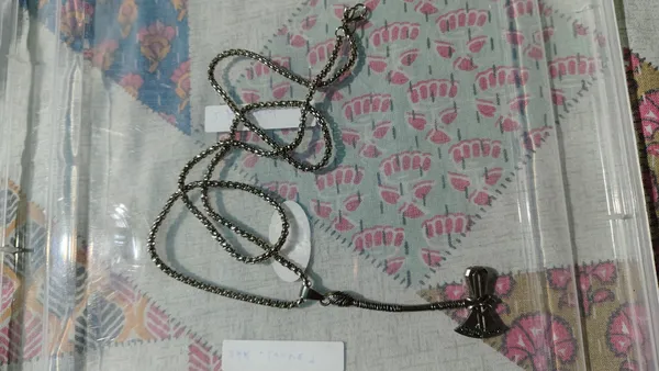 Black_Tone_Pendant_Necklace_for_Women