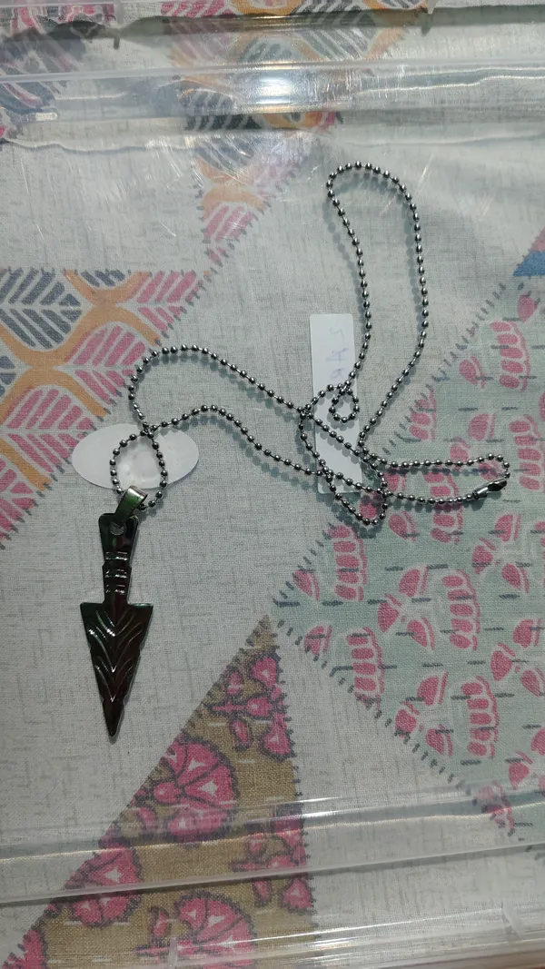 Black_Metal_Arrowhead_Pendant_Necklace_for_Men