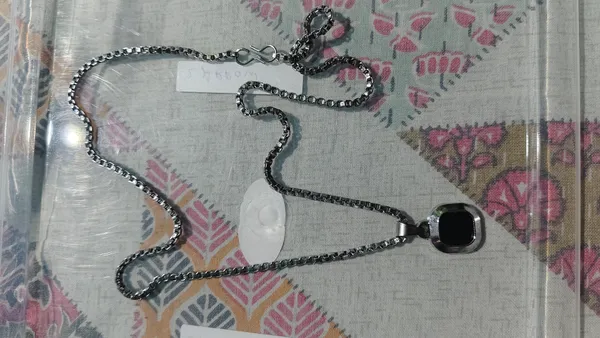 Black_Beaded_Pendant_Necklace_for_Women