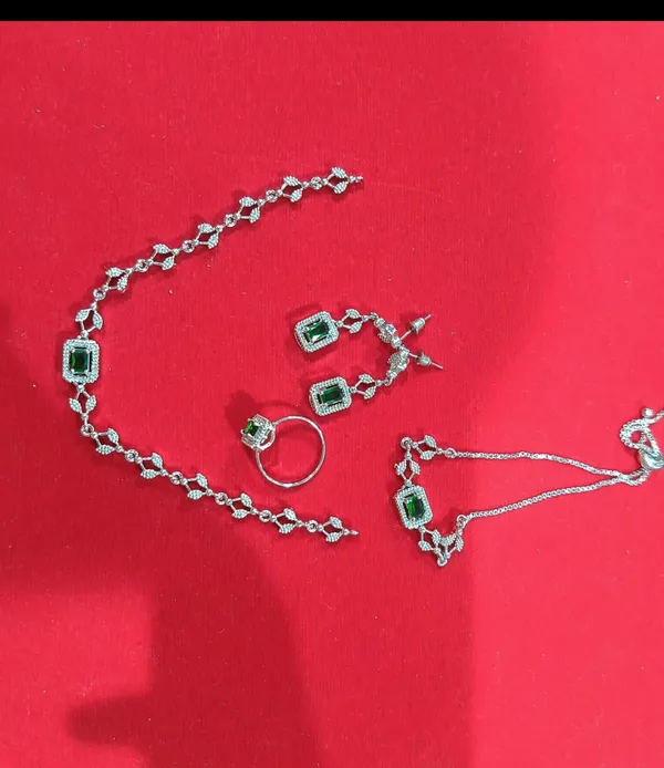 Silver_Brass_Green_Stone_Jewellery_Set_For_Women