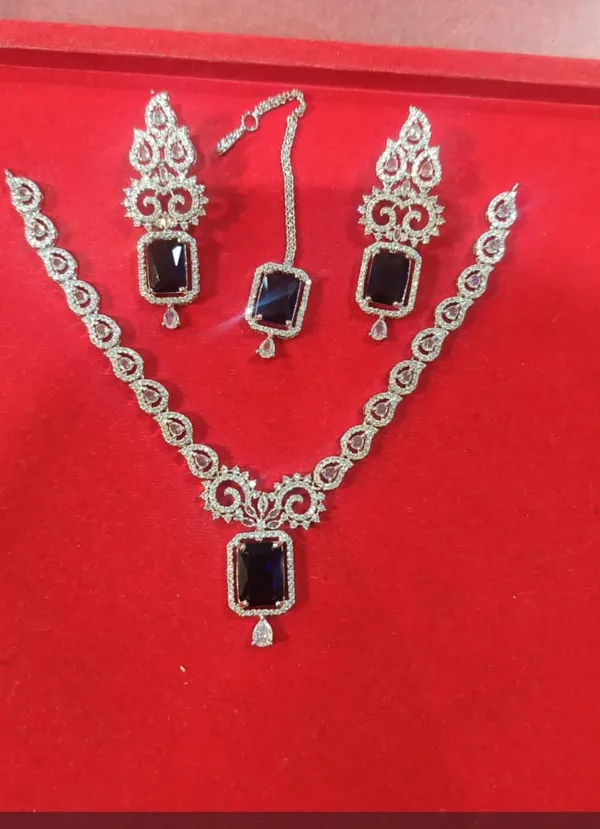 Silver_Brass_Black_Stone_Floral_Necklace_Set_For_Women