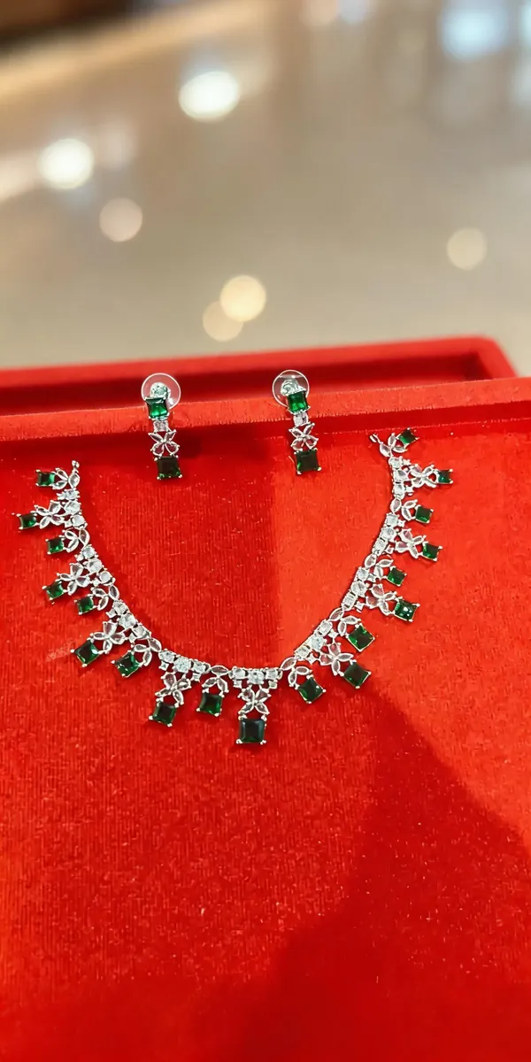 Green_Silver_Brass_Floral_Statement_Necklace_And_Earrings_Set_For_Women