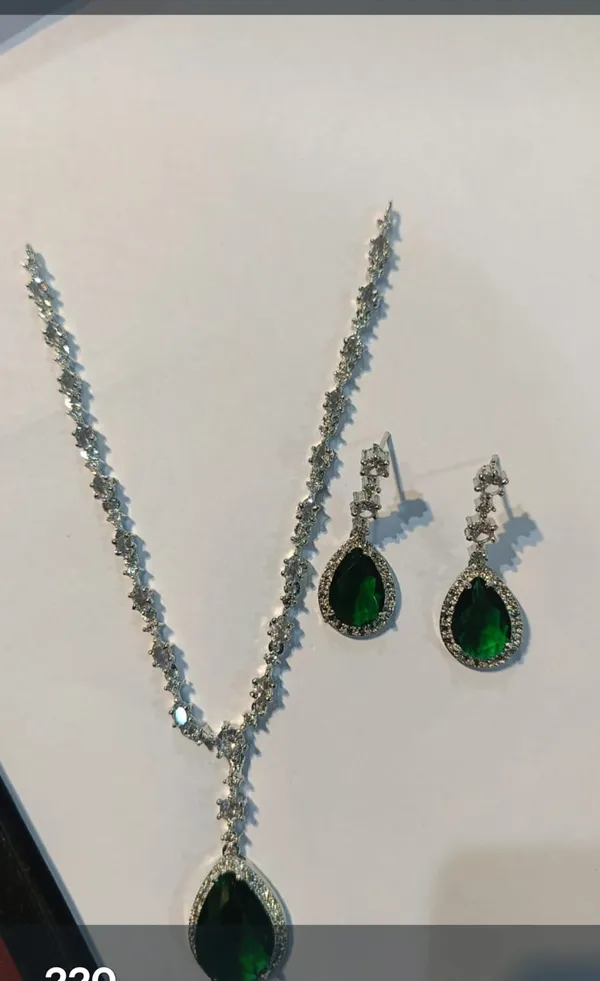 Silver_Brass_Green_Teardrop_Stone_Necklace_Set_For_Women