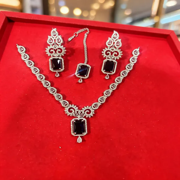 Silver_Brass_Black_Stone_Floral_Necklace_Set_For_Women