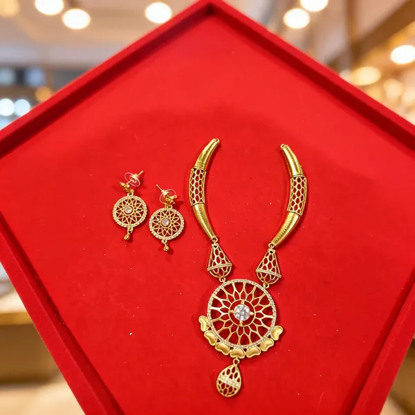 Gold_Brass_Traditional_Openwork_Necklace_Set_For_Women