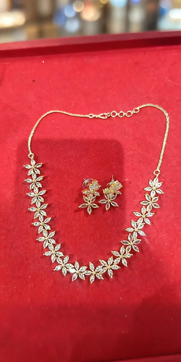 Gold_Brass_Floral_Necklace_And_Earrings_Set_For_Women