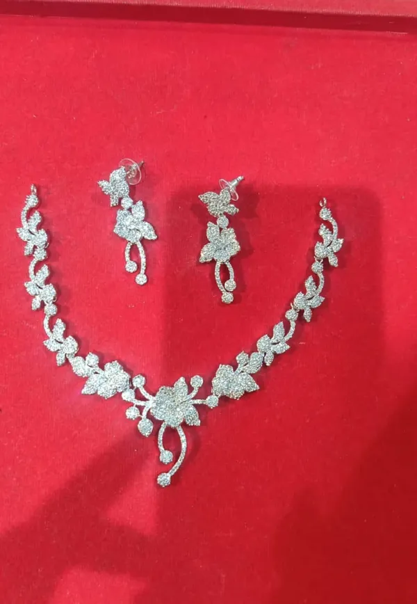 Silver_Brass_Floral_Stone_Necklace_And_Earrings_Set_For_Women