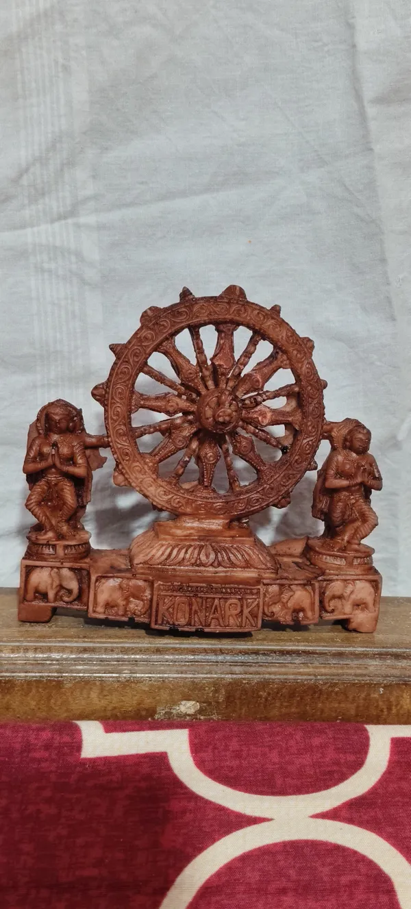 Marble_Dust_Konark_Wheel_Decorative_Showpiece