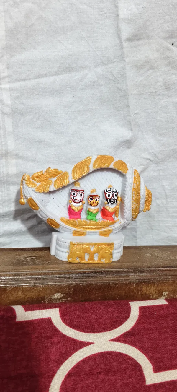Marble_Dust_Conch_Shell_Jagannath_Trio_Decorative_Idol