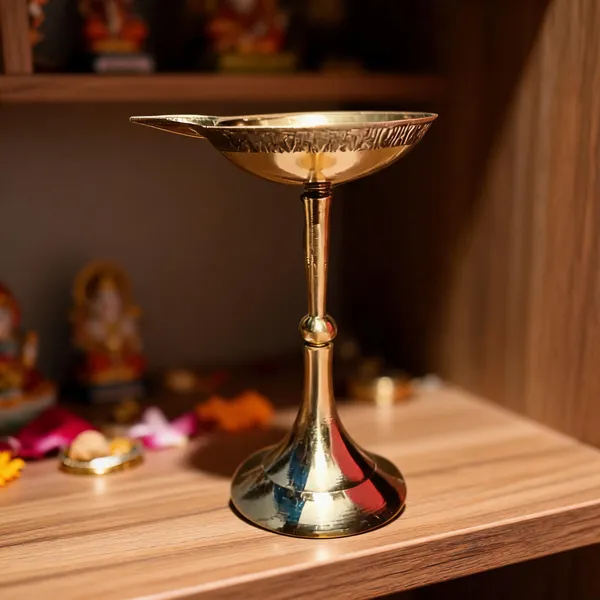 Brass_Traditional_Pedestal_Diya