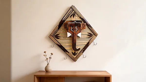 Brown_Bamboo_Key_Holder_For_Home_Decor