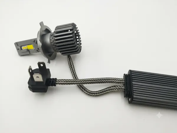 Aluminum_Alloy_Flip-Chip_LED_Car_Headlight_Kit(H4)_21600_Lumens_Ce_Rohs