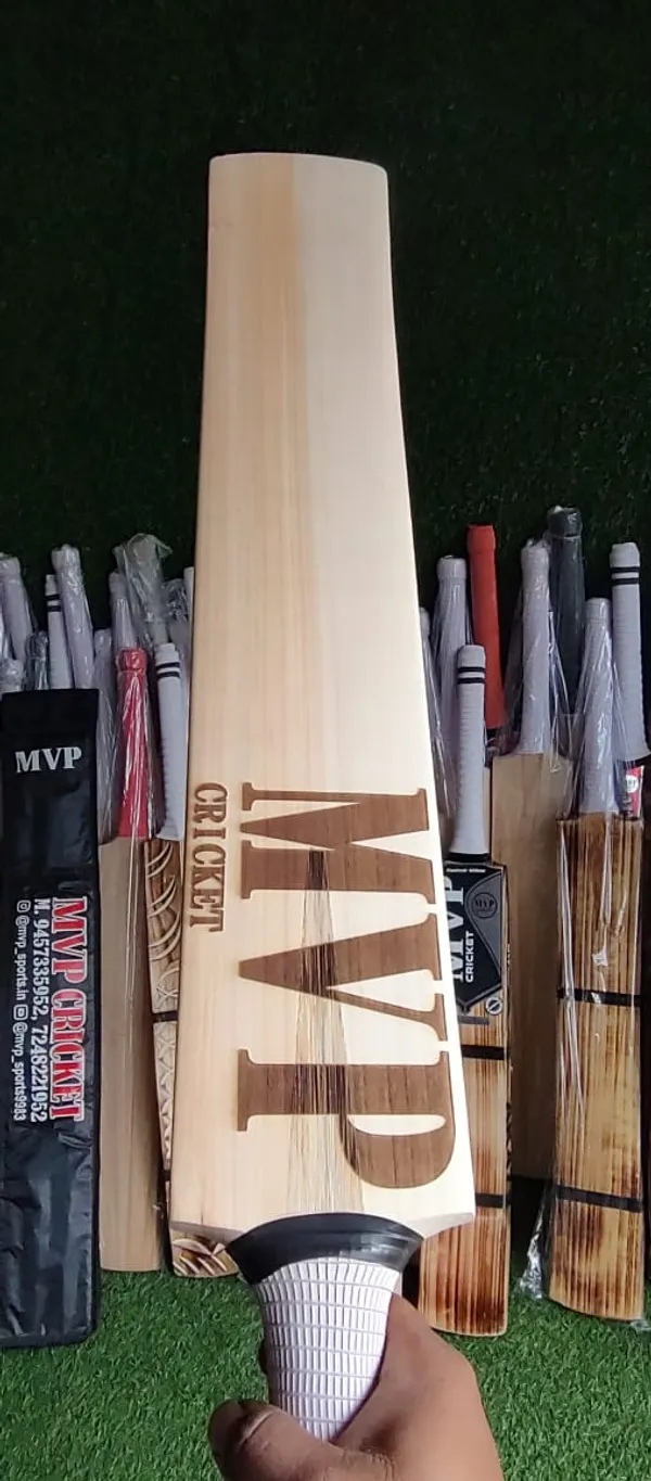 Beige_Kashmir_Willow_Top_A_Garde_Wood_Cricket_Bat_For_Men