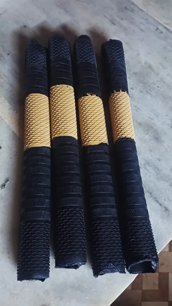Black_And_Gold_Textured_Bicycle_Handlebar_Grips