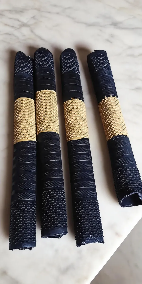 Black_And_Gold_Textured_Bicycle_Handlebar_Grips