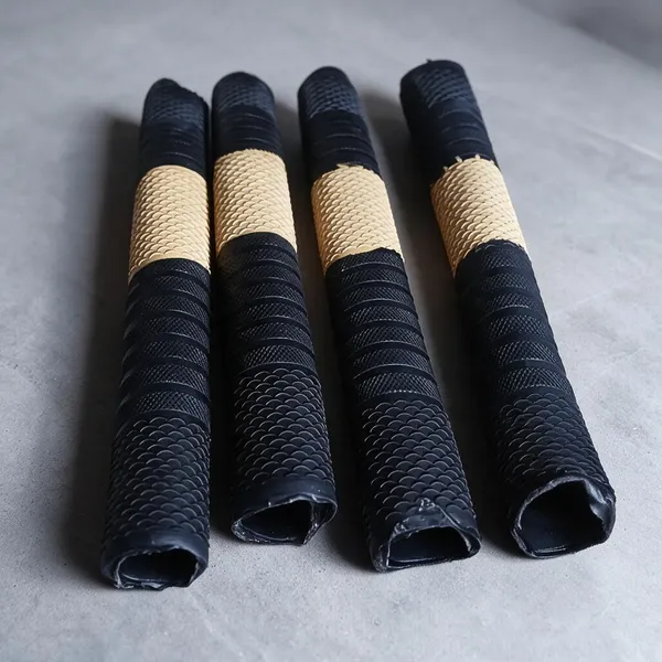 Black_And_Gold_Textured_Bicycle_Handlebar_Grips