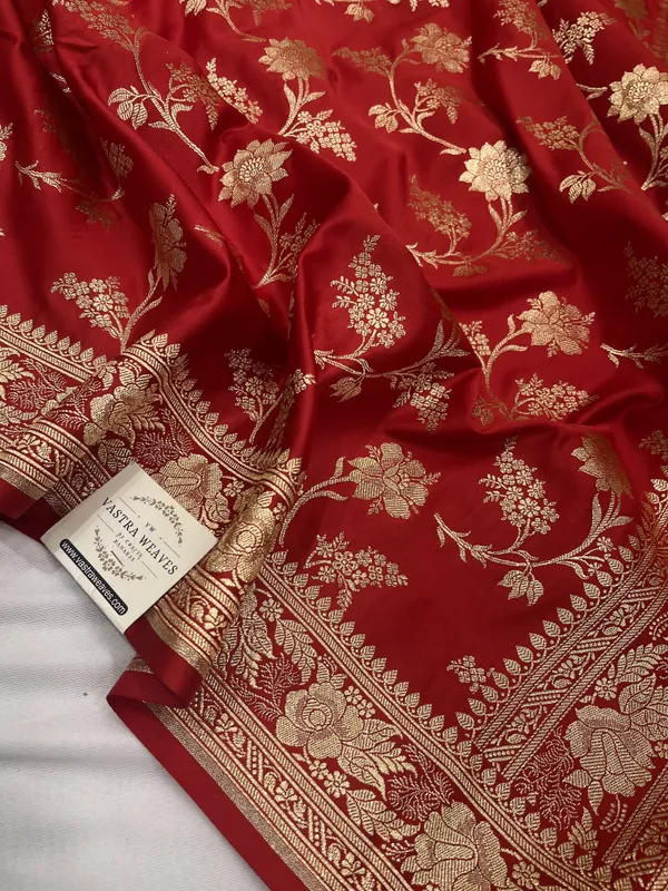 Red_Woven_Floral_Saree_for_Women
